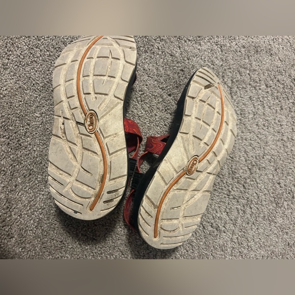 Women’s size 8 chacos - Picture 2 of 2